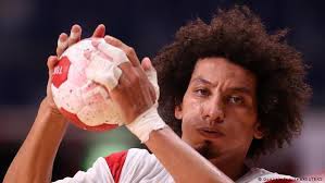 يلعب كرة القدم 250 مليون لاعب في أكثر من 200 دولة حول العالم، فهي بهذا الرياضة الأكثر شعبية وانتشاراً في العالم. Uezmskvzavdwlm