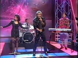 strophe 1 ich ziehe durch die straßen bis nach mitternacht ich hab' das früher auch gern gemacht dich brauch' strophe 2 so langsam fällt mir alles wieder ein ich wollt doch nur 'n bisschen freier sein jetzt bin ich's, oder nicht ich passte nicht in deine heile welt. Matthias Reim Verdammt Ich Lieb Dich Youtube