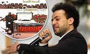 How old is kris kross? Kriss Kross Funeral Chris Smith Openly Weeps As Chris Kelly Is Laid To Rest Following Open Casket Atlanta Ceremony Daily Mail Online