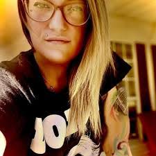 Donna Betancourt's Instagram, Twitter & Facebook