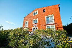 Vague d'or (meaning golden wave) restaurant in the hotel residence de la pinede (residence of the pine grove) in st tropez opened in 1954. Hoteliere La Pinede Bleue Hyeres France Booking Com