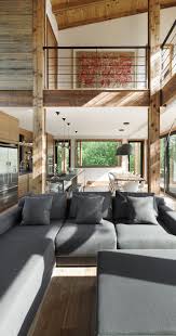 Installee Sur La Rive Escarpee Du Lac Massawippi La Maison De La Designer Stephanie Cardinal Est Un Exemple De Co Interior Architecture Design Home Loft Style