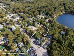 Located in southampton, new york, the hamlet inn offers the charm of the country, as well as the convenience of being only minutes from the… 1294 N Sea Rd Southampton Ny 11968 Loopnet Com