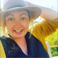 What can be used as lamb milk replacer or colostrum for a newborn lamb?