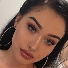 Madison White's Instagram, Twitter & Facebook