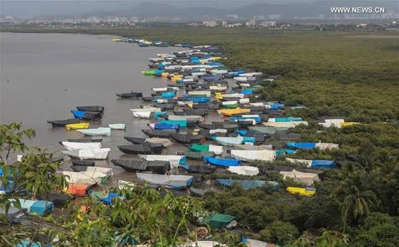 Fishermen stop fishing during monsoon season in Mumbai, India - Xinhua | English.news.cn