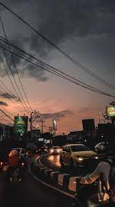 Saking kerennya, beberapa netizen bahkan sempat mengira bahwa foto hasil jepretan fotografer yang tinggal di kota jakarta ini diambil di luar negeri, salah satunya pengguna instagram dengan akun @imanniarti95. Sunset Fotografi Alam Pemandangan Pemandangan Khayalan