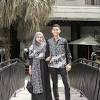 Berkembangnya dunia fashion hal itu bisa dilakukan, mix and match baju dengan aksesoris. 1