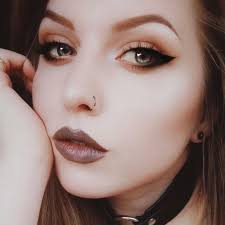 When did Amber Jade Smith release “Chains”?