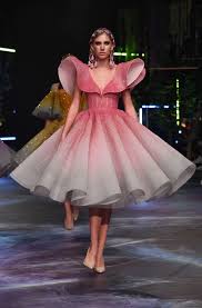 Michael cinco has since partnered and collaborated with some prestigious luxury magazine to produce fabulous collections. Michael Cinco Fashion Forward 2019 Dubai In 2021 Fashion Design Clothes Glamour Fashion Fashion