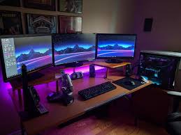 25 Amazing Pc Gaming Battlestations Thelegacyisreal S Battlestation Gaming Computer Desk Gaming Computer Pc Gaming Setup