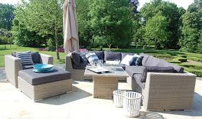 Le design et la teinte de votre salon de jardin de prestige sont des aspects importants pour ne pas vous lasser rapidement de votre living. Salon Bas De Jardin De Luxe En Resine Tressee 6 7 Places