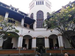 Lawang sèwu) adalah landmark di semarang, jawa tengah, indonesia, yang dibangun sebagai kantor pusat perusahaan kereta api hindia belanda.bangunan era kolonial terkenal sebagai rumah berhantu dan lokasi syuting, meskipun pemerintah kota semarang telah berusaha mengubah citra itu. Kejam Ini 7 Penjara Di Indonesia Yang Banyak Makan Korban