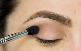 Cara makeup mata sipit jadi besar (untuk pemula) #1. 10 Tutorial Makeup Sederhana Yang Bikin Wajah Awet Muda