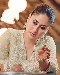 Kareena Kapoor Enjoyed A Day At The Farm And The Pictures Scream All The Fun She Had Hungryboo Kareena Kapoor Kareena Kapoor Khan Bollywood Wallpaper