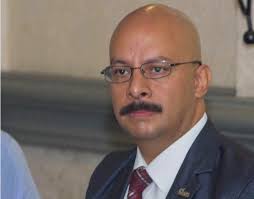 El primer gobernador?