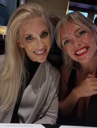 I work with extra-ordinary women. In extraordinary places around the world.  I get to travel the world, mentoring with high-achieving & heart-centered  minds. From speakers, to authors, to female CEOS, to feminine