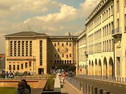 Cipru nu este o destinatie de vara, ci o tara care poate fi vizitata pe tot parcursul anului si unde poti prinde temperaturi de vara chiar si la sfarsitul lunii octombrie. Bruxelles Cum Ajungi È™i Ce Vizitezi Korinams