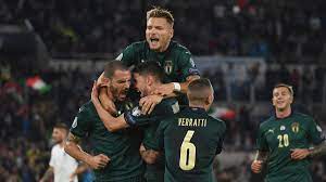 Die squadta azzurra setzte sich am samstagabend zu hause mit 2:0 gegen griechenland durch und ist damit drei spieltage vor. Nach Sieg Gegen Griechenland Italien Lost Nach Sieg Ticket Fur Die Em 2020 Eurosport
