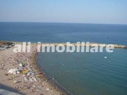 Tu ai purta aşa ceva? Apartament 3 Camere De Vanzare In Zona Faleza Nord Vila Reyna Plaja 3 Papuci Bluemarina Din