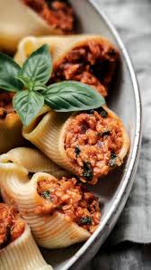 Rezept Muschelnudeln Gefullt Mit Veganer Bolognese Little Lunch Rezept In 2020 Rezepte Vegane Pasta Lebensmittel Essen