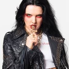 Kim Jennett's Instagram, Twitter & Facebook