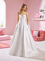 Sie sind auf der suche nach hochzeitsbekleidung, einem schönen und günstigen hochzeitskleid oder nach kleidern für hochzeitsgäste? Zuzu Rena Sposa