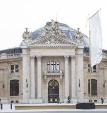 En france, la part des faits divers dans le traitement médiatique est en sensible hausse depuis les faits divers au 20e s. Ronan Erwan Bouroullec Design