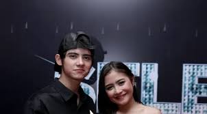 Artis terkait aliando dan prilly menghabiskan sebagian waktu mereka untuk bekerja. Orang Di Balik Kesuksesan Aliando Syarief Dan Prilly Latuconsina News Entertainment Fimela Com