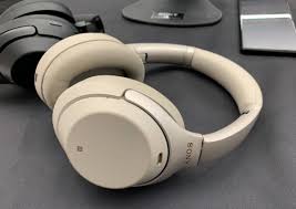 Noise attenuation, sound quality, and user experience are all top notch, as sony has taken a keen interest in improving the things that could potentially make users'. Ascii Jp ã‚½ãƒ‹ãƒ¼ Wh 1000xm4 ã‚'è©¦è´ãƒ¬ãƒ æ¥­ç•Œæœ€é«˜ã‚¯ãƒ©ã‚¹ãƒŽã‚¤ã‚­ãƒ£ãƒ³ã®ãƒ¯ã‚¤ãƒ¤ãƒ¬ã‚¹ãƒ˜ãƒƒãƒ‰ãƒ›ãƒ³ 1 2