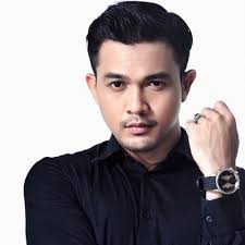 Bermula dengan satu insiden, mereka berkenalan dan saling jatuh cinta. Sinopsis Drama Selafaz Cinta Lakonan Saharul Ridzwan Dan Syatilla Melvin