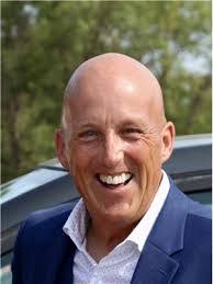 Dee Sutton's Instagram, Twitter & Facebook