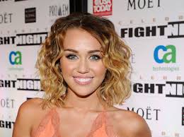 Check out these cute curly bobs to get this fabulous look. 30 Miley Cyrus Hairstyles Which Look Awesome Slodive