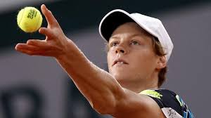 Jannik sinner breaks serve three times, but falls short in straight sets against rafael nadal on wednesday at the foro italico. Jannik Sinner Etwas Angeschlagen Aber In Love Chronik Tgr Tagesschau