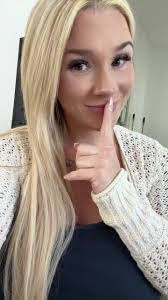 Chantelle Buchanan's Instagram, Twitter & Facebook