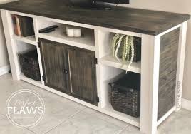 This farmhouse tv console is perfect for storing your electronics, or use it in the dining room as a sideboard to hold serving dishes and decor. Pin On Arredamento Ingresso Casa