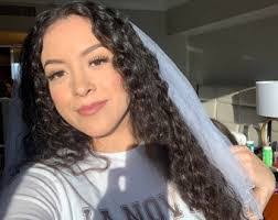 Sarah Predmore's Instagram, Twitter & Facebook