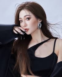 Verna Chen's Instagram, Twitter & Facebook