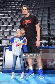 Boban marjanović news, gossip, photos of boban marjanović, biography, boban marjanović boban marjanović is a 32 year old serbian basketballer born on 15th august, 1988 in zajecar, serbia. Actress Kristin Chenoweth Poses For A Photo With Boban Marjanovic Of Kristin Chenoweth Boban Marjanovic Kristen