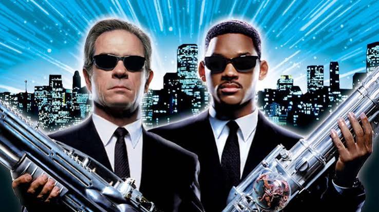 Retro: 'Men In Black' Remains the Ultimate Campy Sci-Fi Summer Flick - HGL