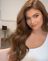 She still looks like herself with a brunette hue but just a bit lighter and makeup artist ash k holm matched kardashian's makeup to the new cool tones of her hair. Kylie Jenner With Brown Hair 2020 Popsugar Beauty