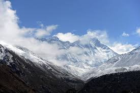 Melting glaciers on mount everest are revealing the bodies of dead climbers, sparking concern from the organizers of expeditions to the famous peak the bbc reports that global warming is unlocking the deadly mountain's gruesome secrets. The Bodies Of Dead Climbers On Mount Everest Are Serving As Guideposts