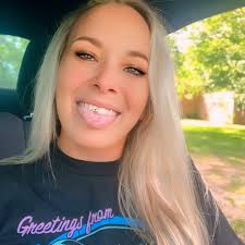 Hello beautiful ladies❤️ I am looking for a photographer that will work  with my budget of $1,000 I am in Lafayette La