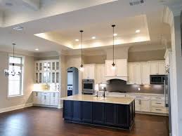 Adding art that fits your space and style is a simple but effective way to amp up your kitchen design. Le Migliori 50 Migliori Coperte Trey Idee Disegni Interni Tatuaggio Kitchen Ceiling Design Interior Ceiling Design Ceiling Design Modern