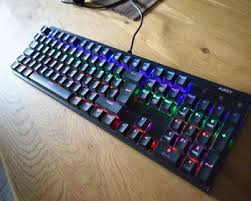 Die tastatur ist leicht und handlich, ich kann sie gearbest.com bietettastatur bunt produkte günstig per onlineshopping. Zwei Jahre Dauereinsatz Aukey Gaming Tastatur Km G6 Und Km G7 Ekiwi Blog De