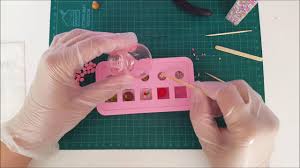 Es ist durchaus sinnvoll, zahlreiche adjektive zum beschreiben zu nutzen. Tutorial Resin Harz Giessen Mit Kugel Wurfelfom Youtube