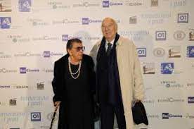 Giuliano montaldo è un attore, regista e sceneggiatore italiano, nato a genova il 22 febbraio 1930. Giuliano Montaldo Con La Moglie Vera Pescarolo Cafonalino Olmi