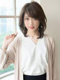 afloat裕二朗 大人女性 ミセス世代に支持 髪型ミディアム128 afloat d l アフロート ディル をご紹介 2019年夏の最新ヘアスタイルを300万点以上掲載 ミディアム ショート ボブなど豊富な条件でヘアスタイル 髪型 アレンジ ミセス 髪型 女性のヘアスタイル