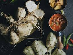 Selain daging, beberapa makanan seperti kacang hijau, ketupat dan. 5 Tips Agar Ketupat Tahan Lama Tidak Gampang Basi