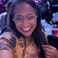 On a scale of 1 to 10, how would you rate Snoop Dogg's halftime show..  #snoopdogg #halftimeshow #performance #viralphotochallenge #Celebrities